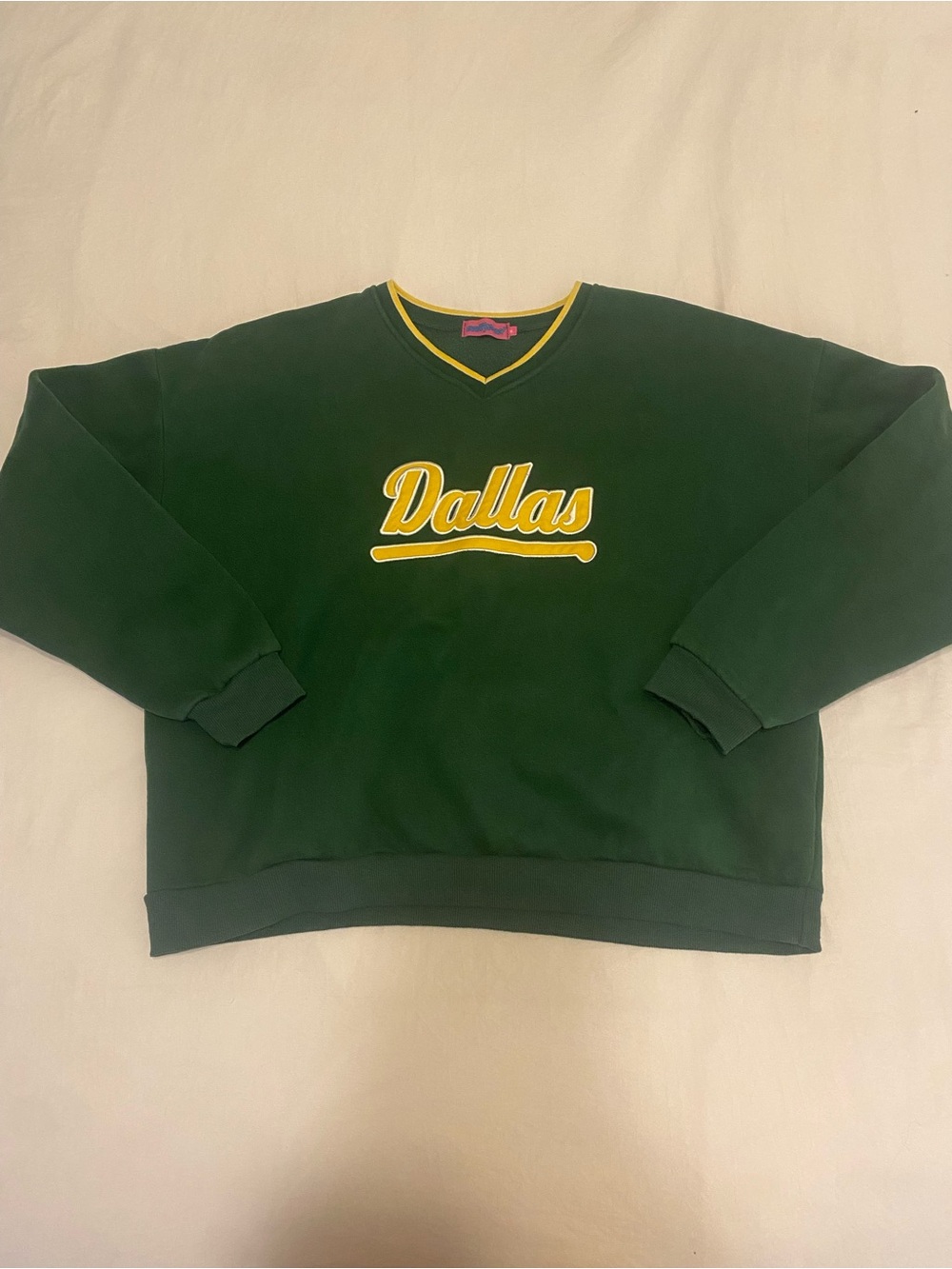 Edikted Dallas V Neck Sweatshirt